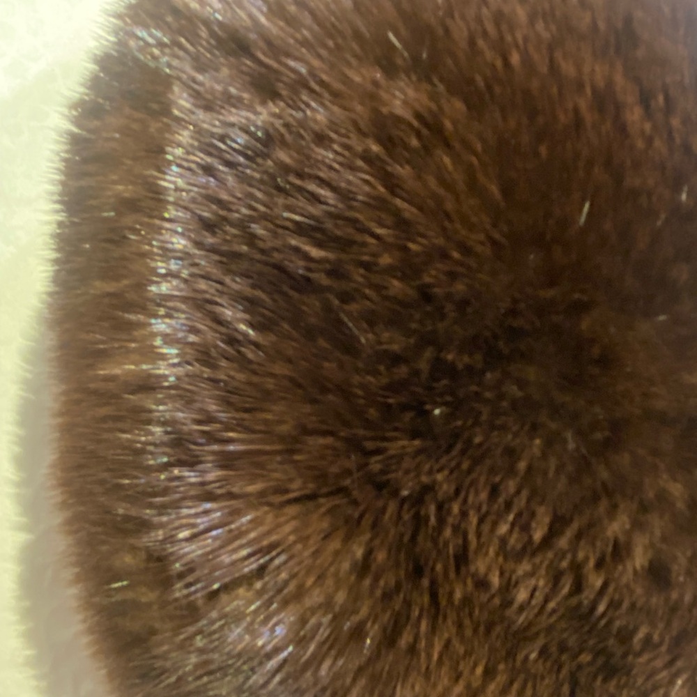 Fur hat Made in Canada - Picture 3 of 7